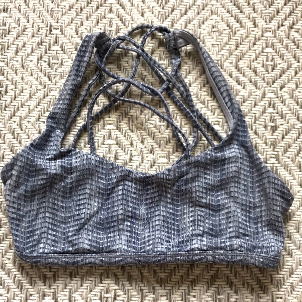 Lululemon sports bra SZ 4